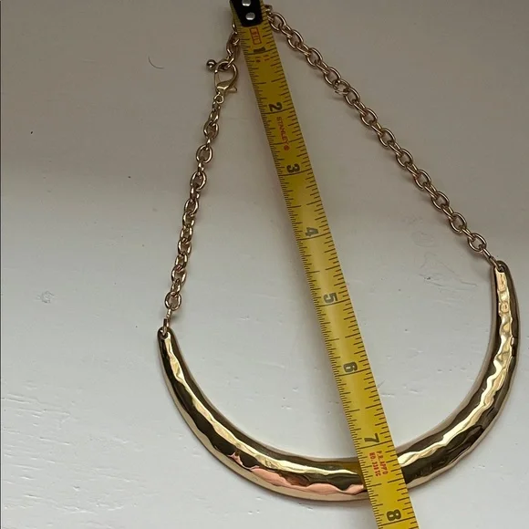 Chic Hammered Gold Tone  Necklace - Picture 7 of 10